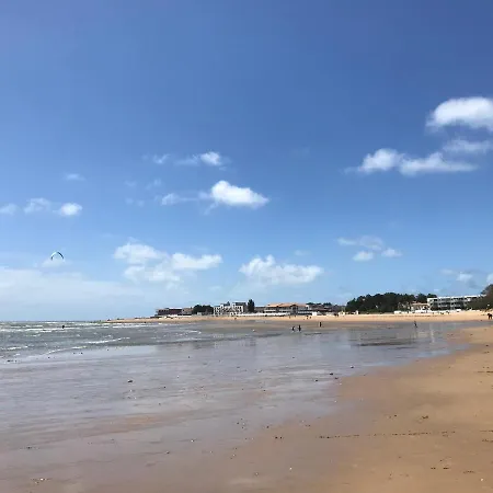 Dom wakacyjny Le Coquillage - Lovely Coastal With Private Pool. 500m *